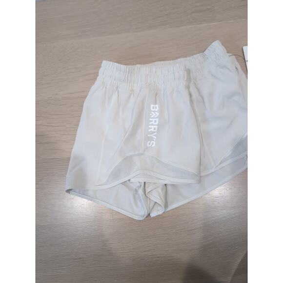 New Lululemon Size 10 Hotty Hot High Rise HR Lined Short 2.5" Bone White - Picture 4 of 8